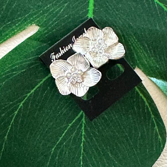Aurora Borealis Silver floral stud earrings statement - Picture 1 of 5